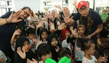 Wakil Menteri Sosial Agus Jabo Priyono meresmikan Taman Anak Sejahtera Sae di Surakarta (foto: kementerian sosial)