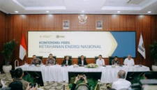 Menteri ESDM Bahlil Lahadalia menyampaikan kebijakan pengurangan ekspor gas pipa untuk memprioritaskan kebutuhan listrik dan industri dalam negeri. (Foto: Kementerian ESDM)
