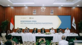 Menteri ESDM Bahlil Lahadalia menyampaikan kebijakan pengurangan ekspor gas pipa untuk memprioritaskan kebutuhan listrik dan industri dalam negeri. (Foto: Kementerian ESDM)