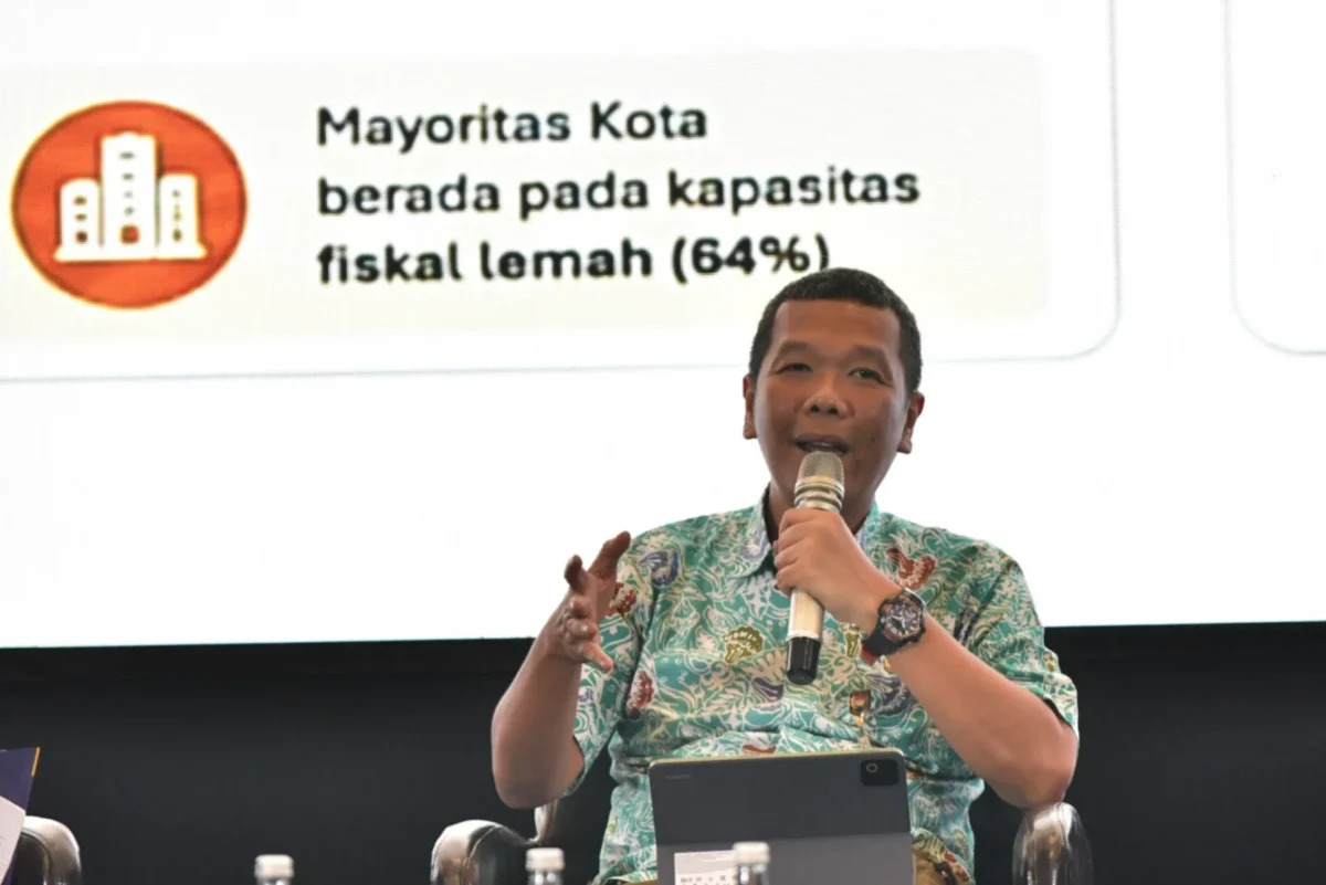 Perwakilan Kemendagri memaparkan pentingnya penguatan regulasi dan koordinasi lintas perangkat daerah untuk mempercepat implementasi Desain Olahraga Daerah (foto: kementerian pemuda dan olahraga)