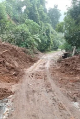 Longsor Tapan–Jambi Rusak Delapan Titik Jalan, Kementerian PU Kerahkan Alat Berat