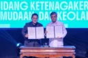 Menpora Erick Thohir bersama Menaker Yassierli menandatangani nota kesepahaman untuk memperkuat kolaborasi program ketenagakerjaan, kepemudaan, dan perluasan kesempatan kerja bagi pemuda dalam Indonesia Youth Summit 2026 di Jakarta (foto: kementerian pemuda dan olahraga)
