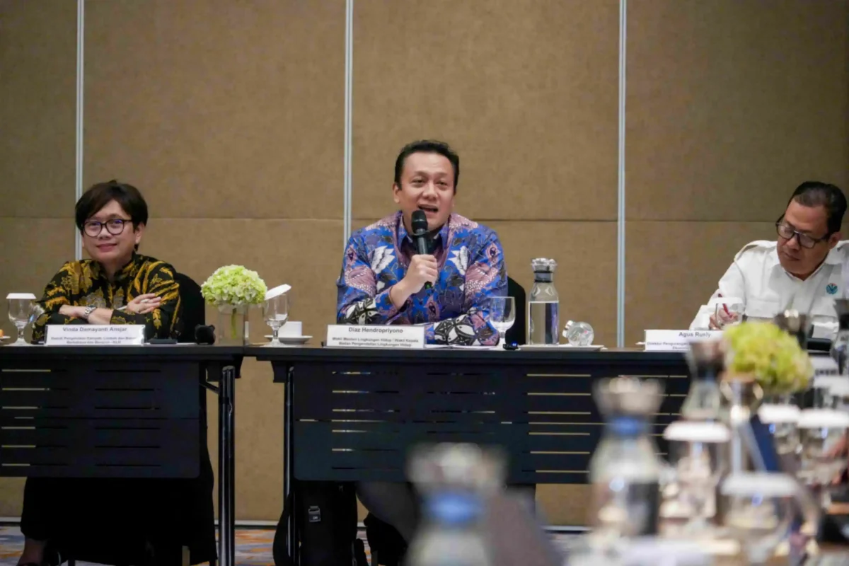 KLH/BPLH membahas rancangan aturan baru yang memperluas tanggung jawab produsen dalam pengurangan dan pengelolaan sampah produk serta kemasan (foto: kementerian lingkungan hidup)