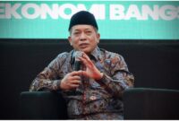 Menteri Koperasi sekaligus Sekretaris Jenderal Syarikat Islam Ferry Juliantono dan Ketua Umum PP Muhammadiyah Haedar Nashir menjadi narasumber Dialog Kebangsaan di Surabaya (foto: kementerian koperasi